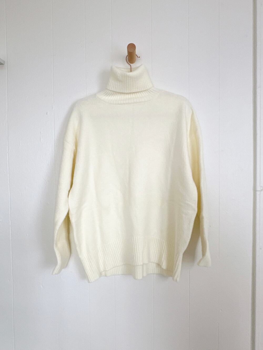 Oversized Cream Chunky Turtleneck Knit Sweater Drop Shoulder Cozy Minimalist L